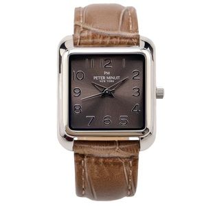 Women watch Peter Minuit